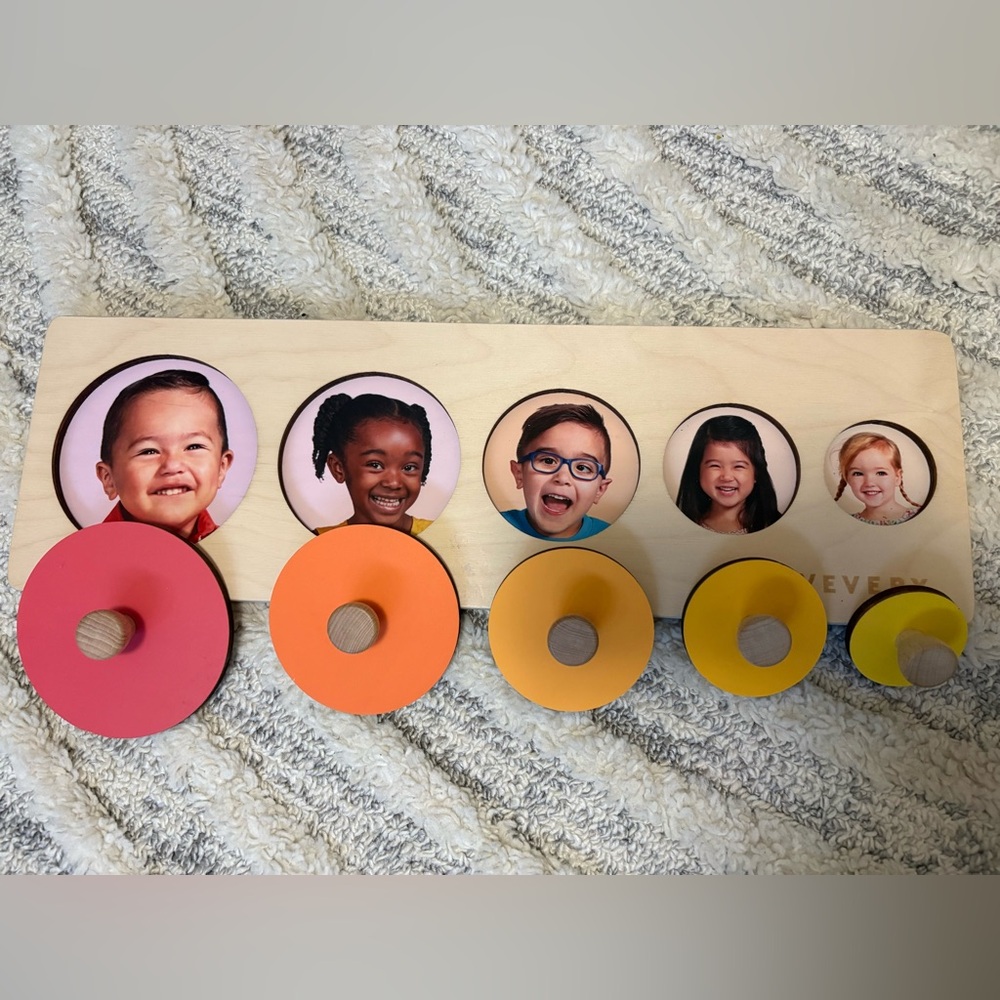 Lovevery Wooden Circle of Friends Puzzle - Picture 2 of 4